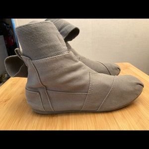 Toms Women’s Grey Vegan Wrap Boots Size 11